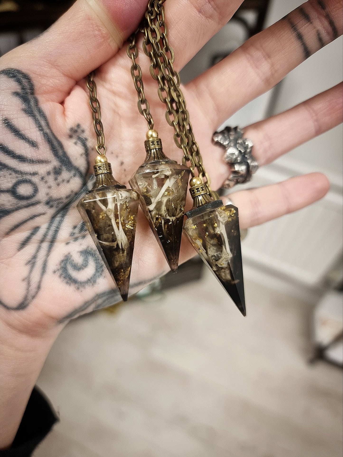 Chthonic connection Pendulum