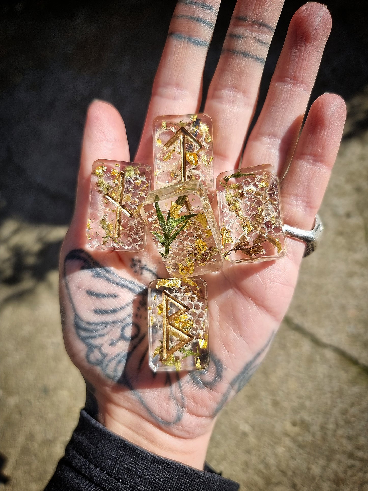 Chthonic connection resin Runes